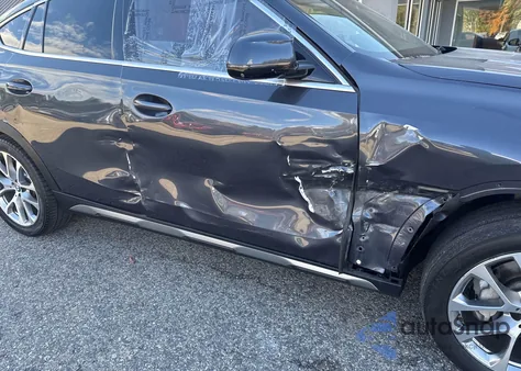 2020 BMW X6 Sdrive40I z USA, uszkodzony, nr VIN 5UXCY4C09L9D42959